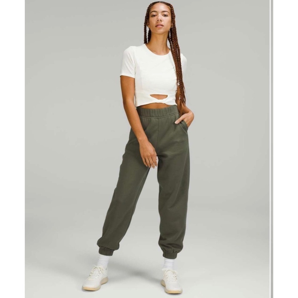 Lululemon Relaxed High-Rise Jogger
Carob Brown Women's Size 8
